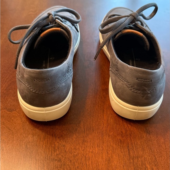 Men’s Ecco Grey Sneakers. US size 8. Euro 42 - Picture 3 of 9